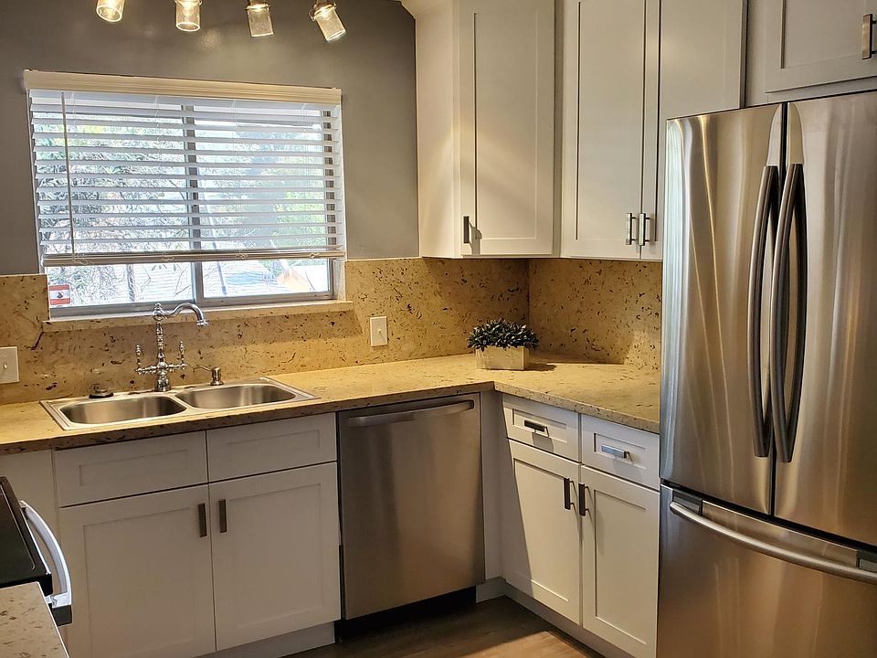1st image of 219 Jackson Ave #4