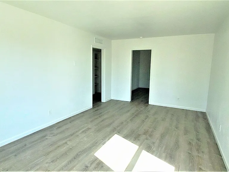706 W Euclid Ave — Photo 2