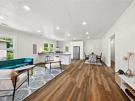 5th image of 819 Louisiana Ave