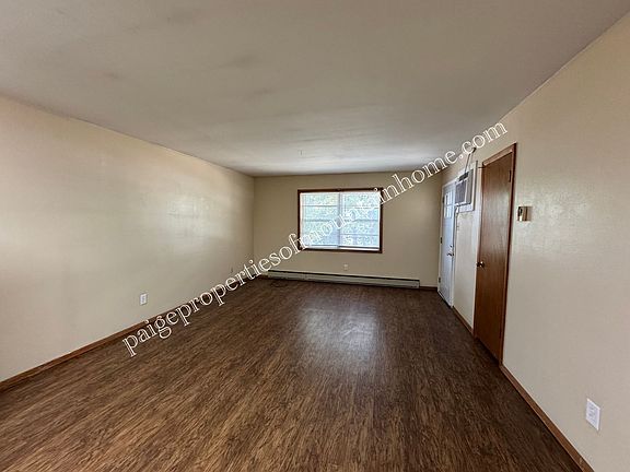 2nd image of 205 Lillian Dr APT 4
