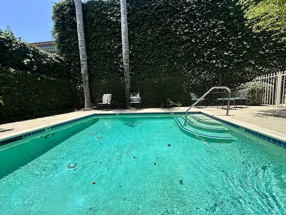 Pacific Oaks LLC
