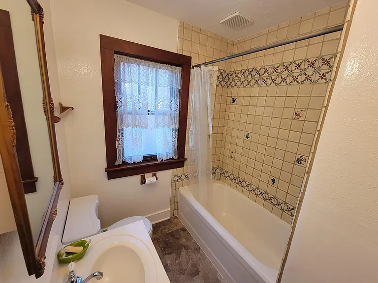 1225 Custer Ave — Photo 12