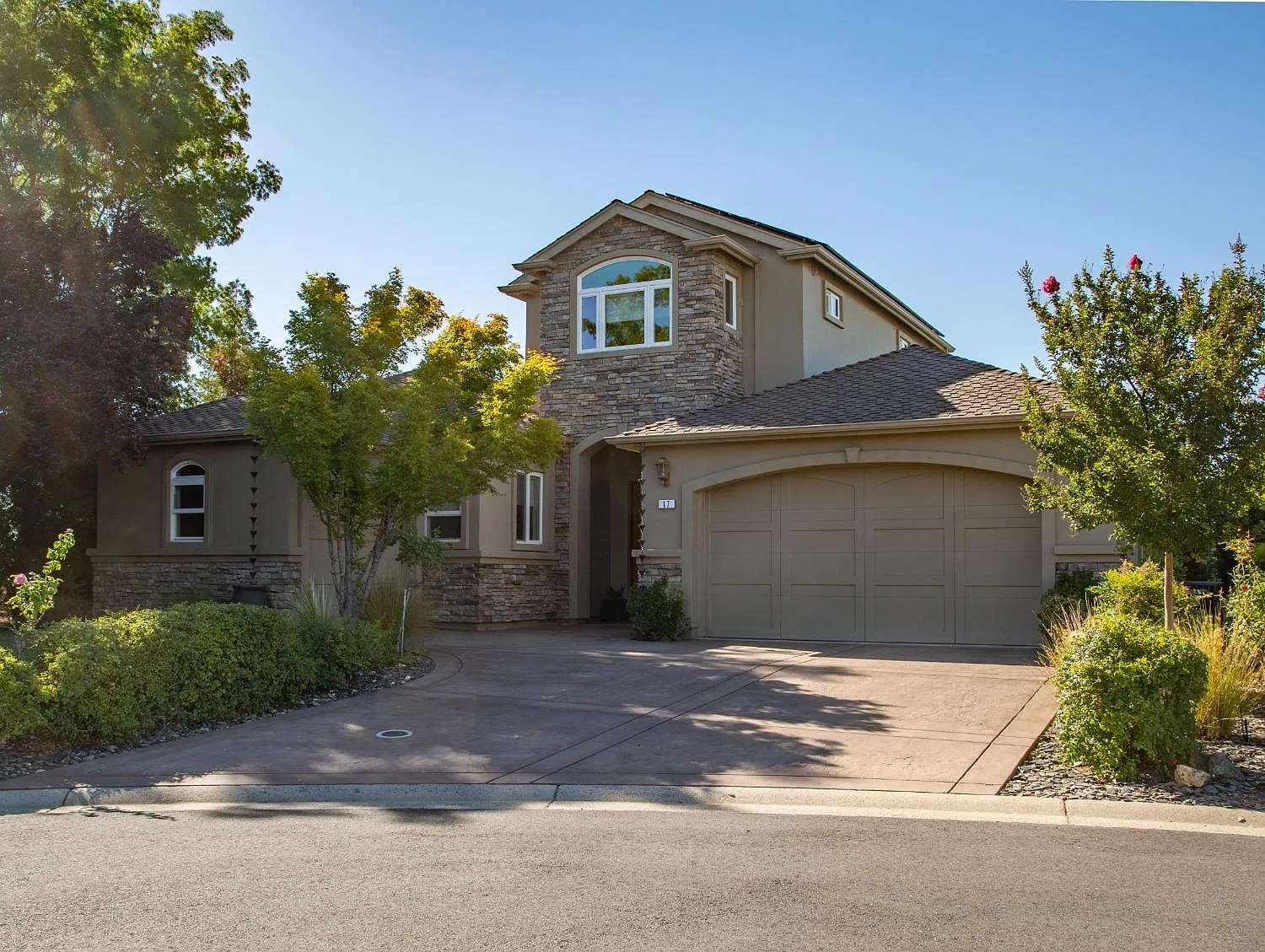 17 Flagstone Ct photo 1