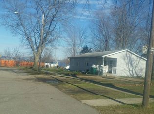 810 3rd St, Three Rivers, MI 49093