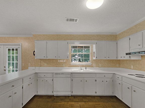 4th image of 1275 Pickens Ave