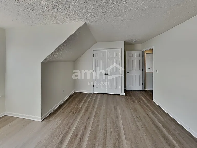 2126 Burgess Ln — Photo 19