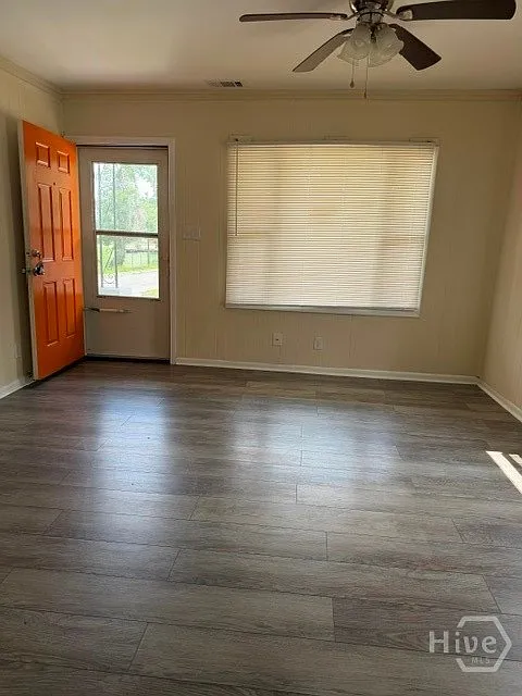 2 bed, 1.0 bath, 832 sqft, $1,385 — Photo 2