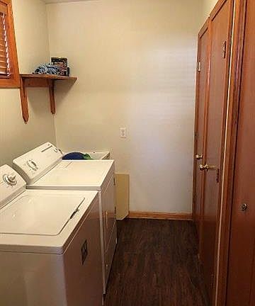 4th image of 2776 Gladiolus St