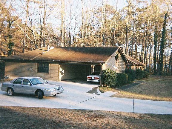 Carport.  Unusual in duplex
