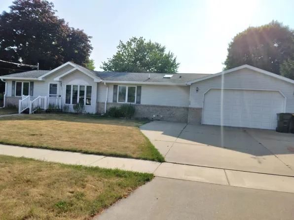 229 5th St, Prairie Du Sac, WI 53578