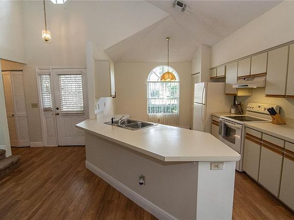 5th image of 156 Dalton Dr