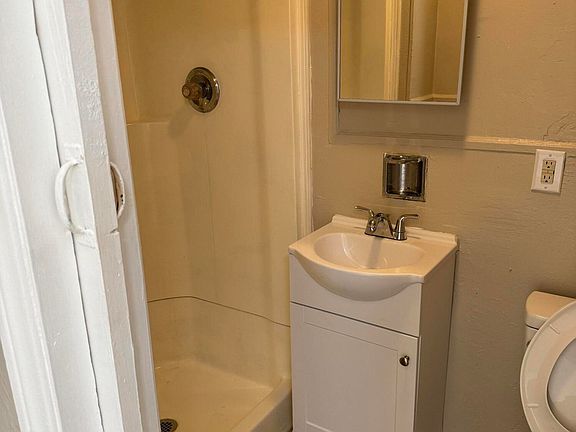 5th image of 575 Colonial Hill Dr #1