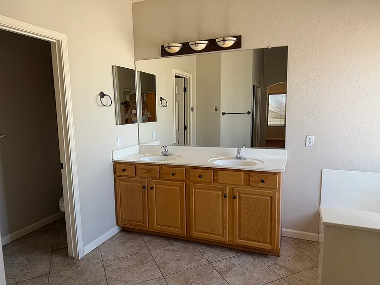 2813 E Runaway Bay Pl — Photo 9