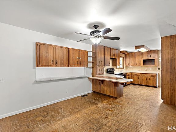 5th image of 2150 Collier Dr