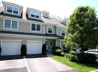 114 Hillcrest Ln, Peekskill, NY 10566