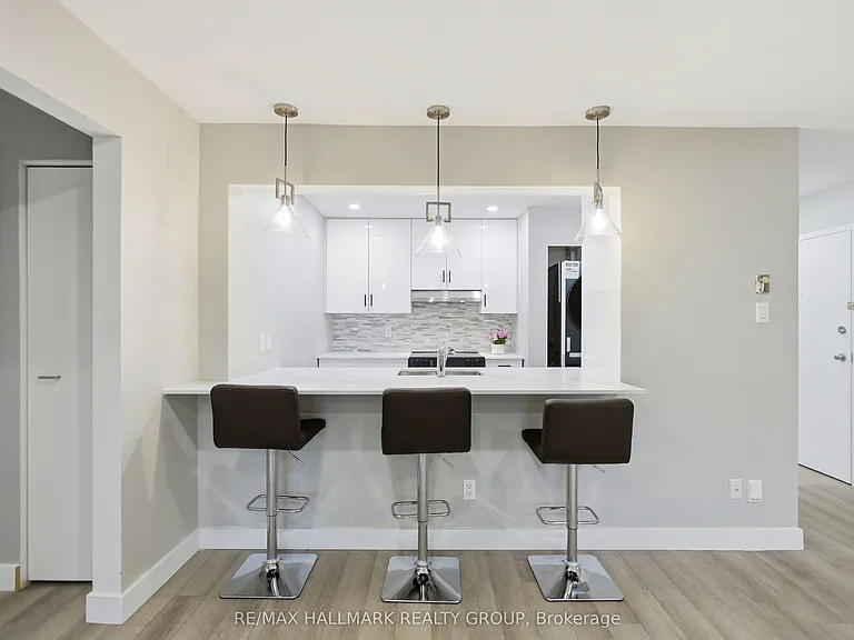 218 Viewmount Dr #216 — Photo 8