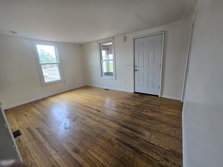 19 Swain Ave — Photo 6