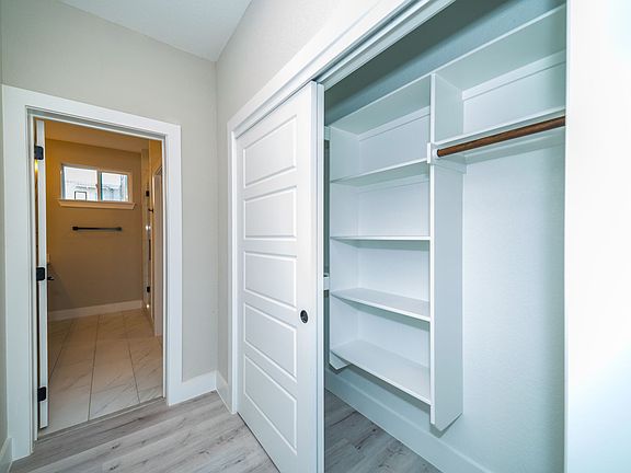 5th image of 1618 W Lawndale Dr #9