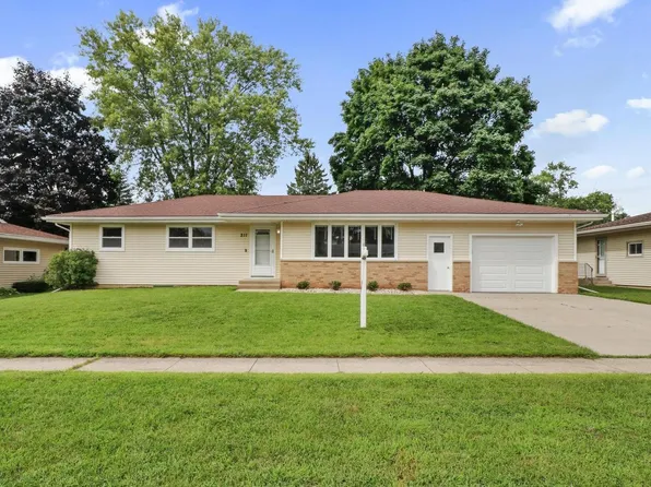 211 6th Street, Waunakee, WI 53597