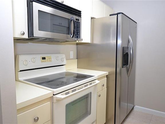 5th image of 10218 Twin Lakes Dr