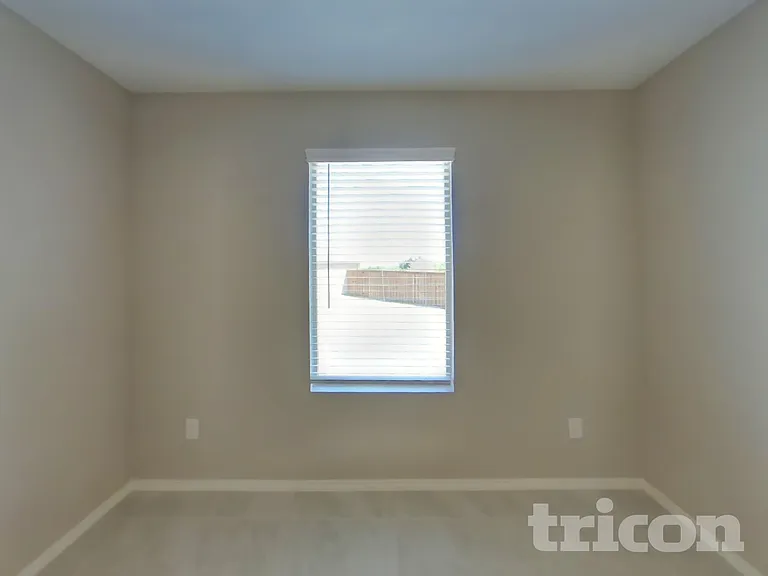1740 Claireborne Ct — Photo 5