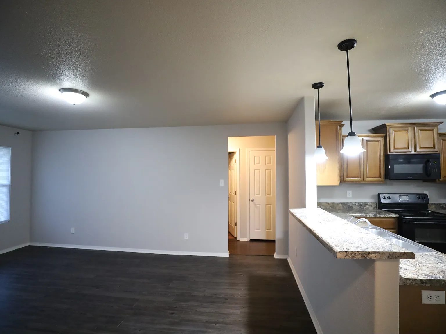 3 bed, 1284 sqft, $1,550 — Photo 3