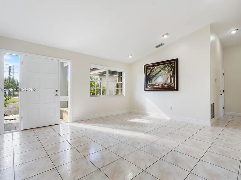 16035 SW 173rd Ave — Photo 6