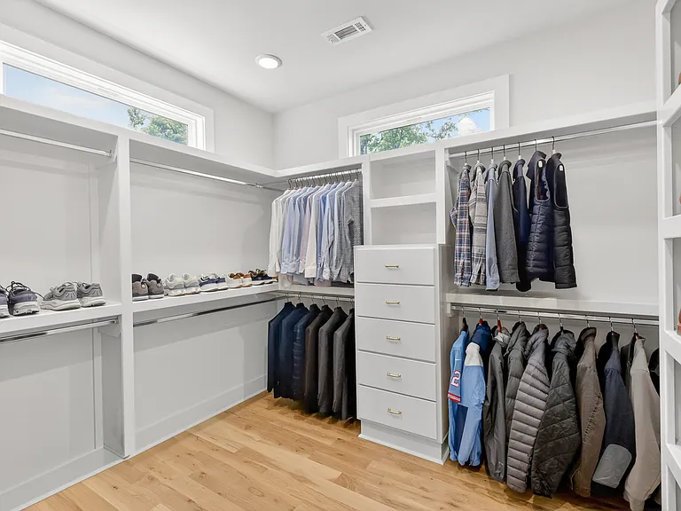1810 Owen St — Photo 13