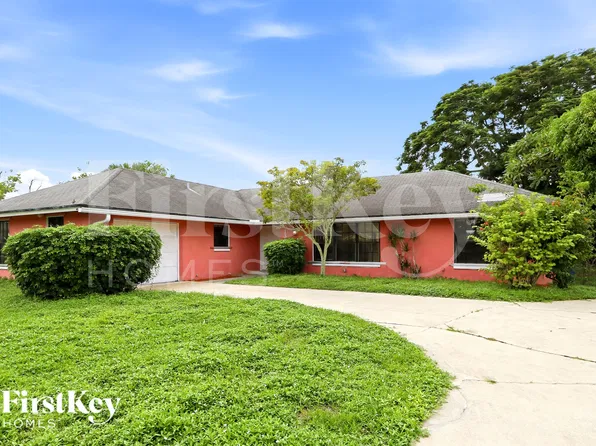 132 Santander Ct, Royal Palm Beach, FL 33411