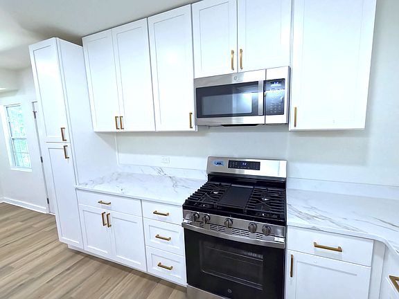 Pantry,Stove, & Microwave