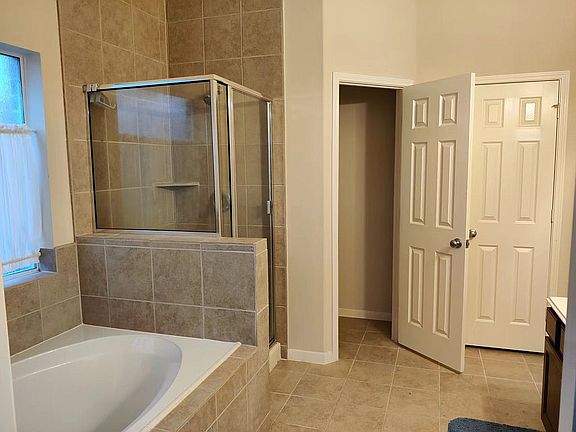 5th image of 3922 Camden Fields Ln
