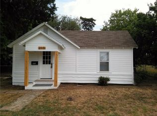 210 NE 2nd St, Moore, OK 73160