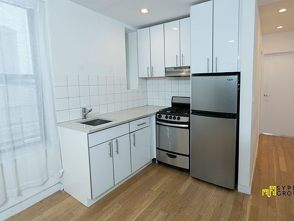 3rd image of 140 17th St APT 11