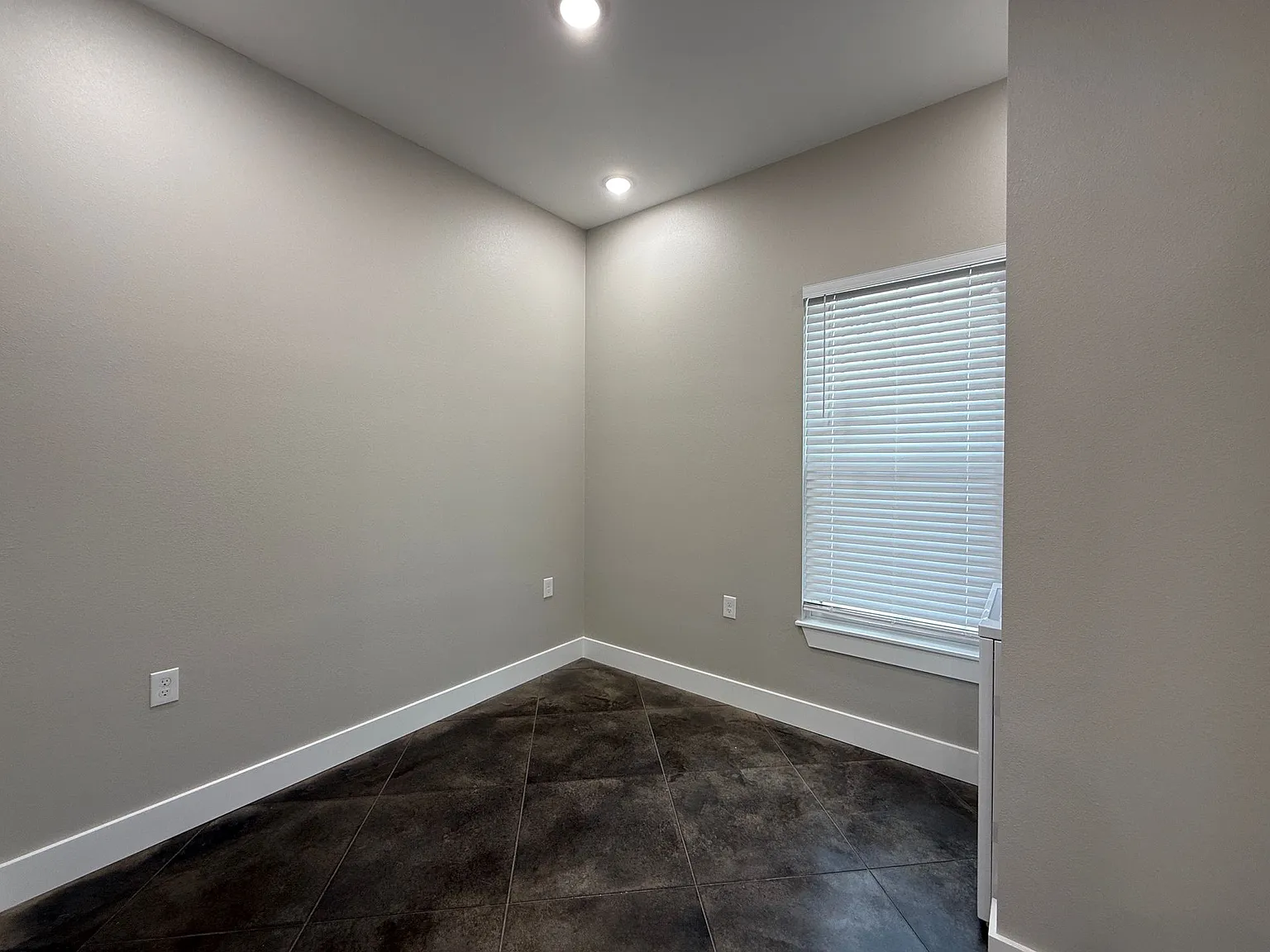 New Construction - Studio 16 Luxury Studio Apartments- Close to Lyon College — Photo 4