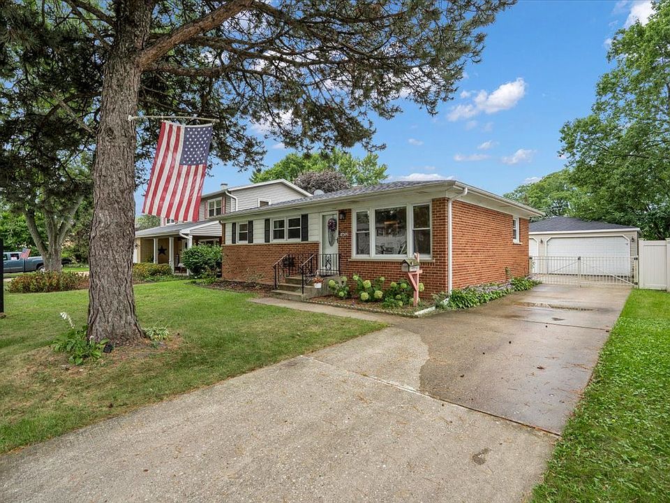1st image of 1402 S Robert Dr