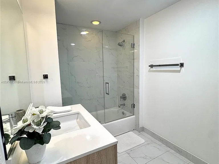 16385 Biscayne Blvd #2720 — Photo 22