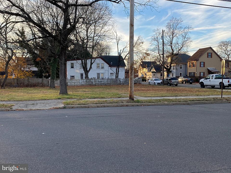 2nd image of 626 3rd St