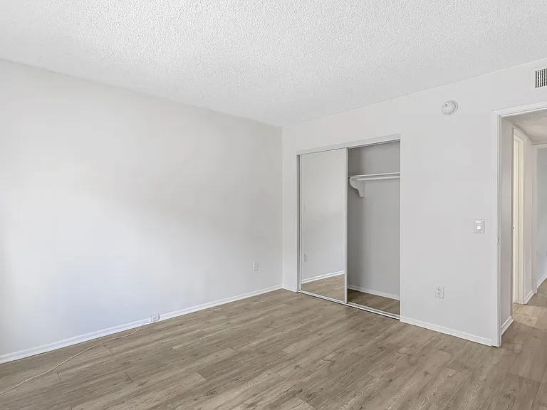 Chatsworth Rent This Now — Photo 13