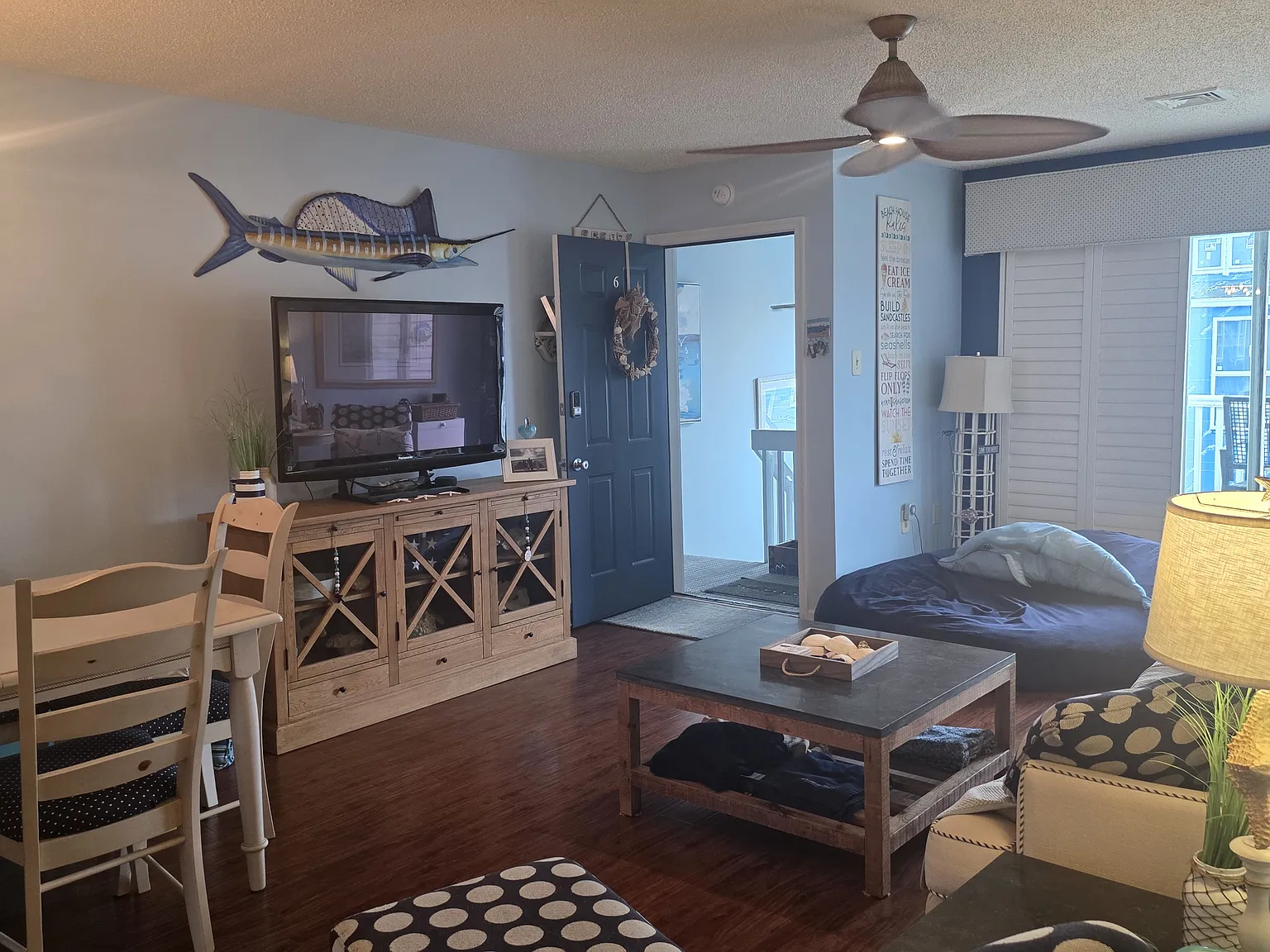 2 bed, 891 sqft, $2,300 — Photo 2