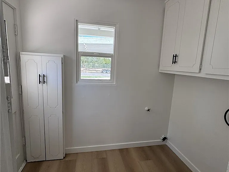 17738 Lanark St — Photo 6