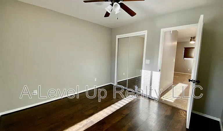 231 W 28th St — Photo 14