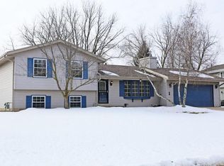 31055 Lake Pointe Ct, Waterford, WI 53185