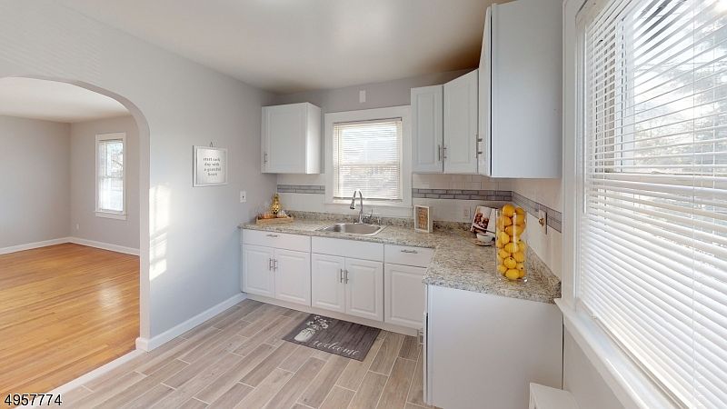 1st image of 305 Highland Pl