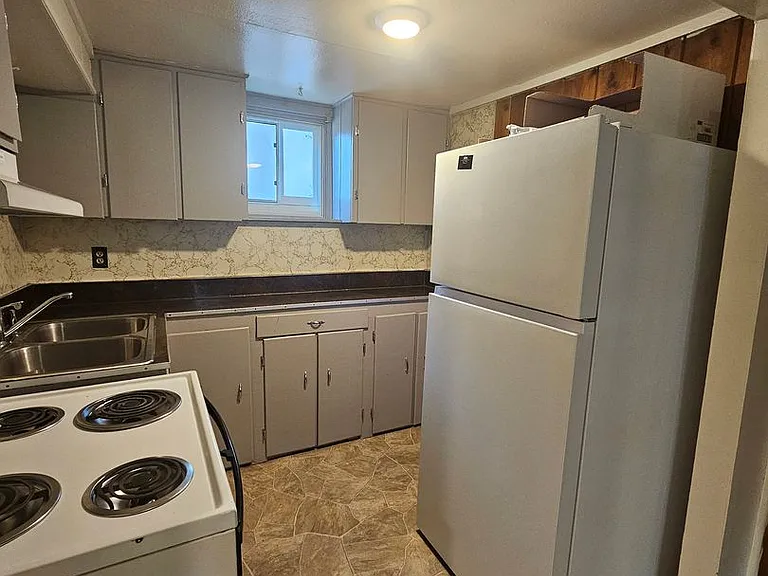 414 E Philadelphia St — Photo 13