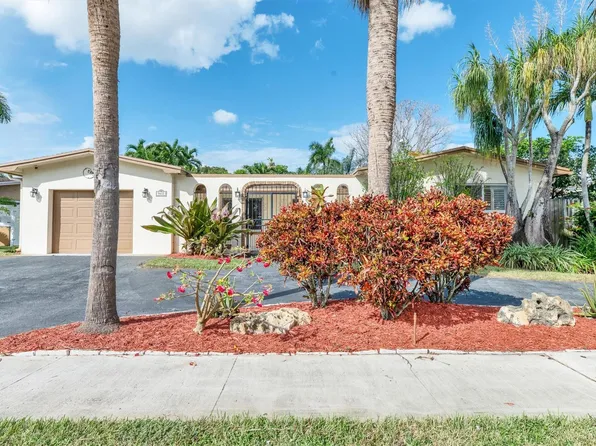 9611 NW 3rd Street, Pembroke Pines, FL 33024