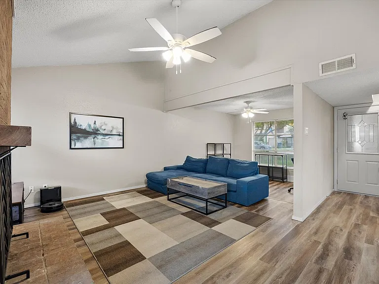 1818 Highbrook Ct — Photo 5