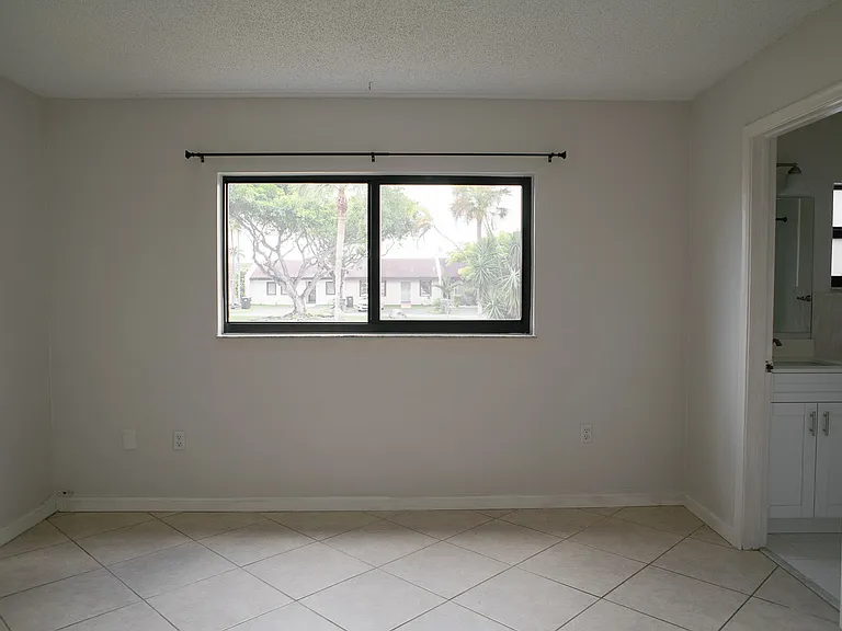 13920 SW 52nd Ln — Photo 12