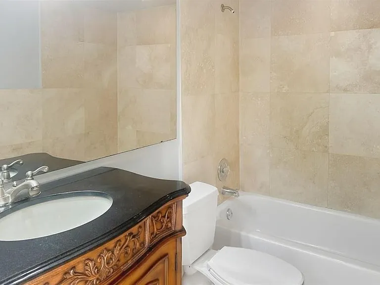51 NE 24th St #6 — Photo 13