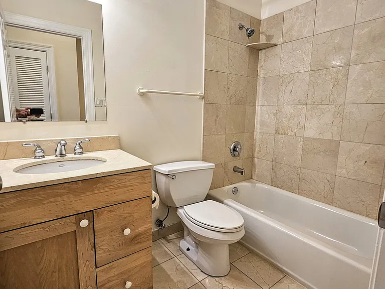 509 N Hartland Ct #2N — Photo 8