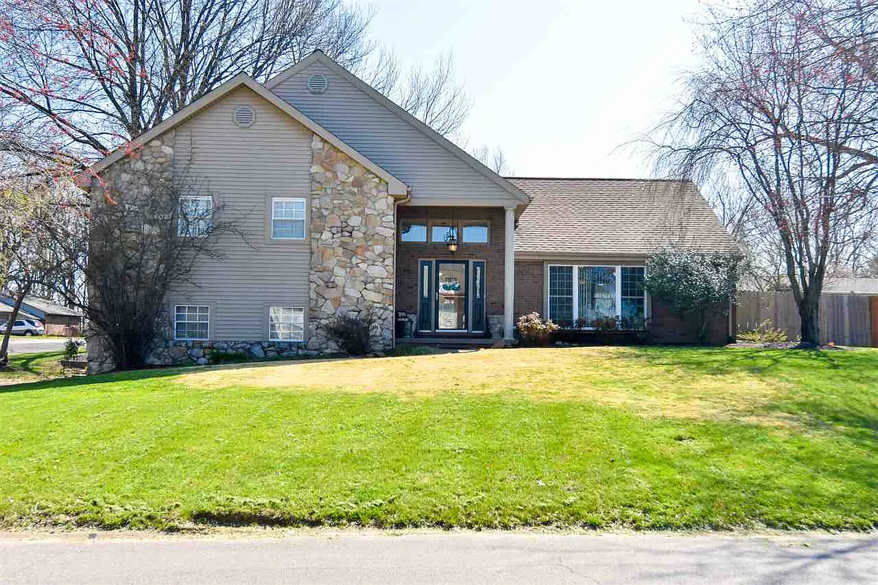 5288 Oakwood Dr photo 1